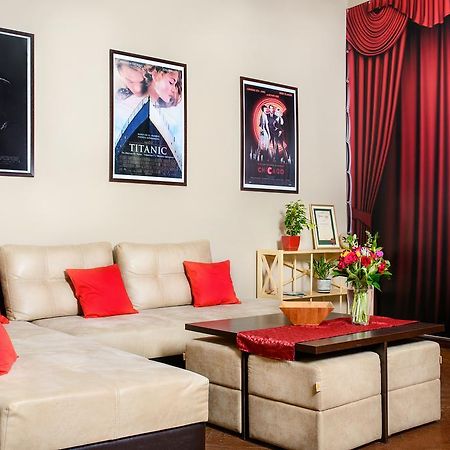 Hollywood Home Hostel Lviv Luaran gambar