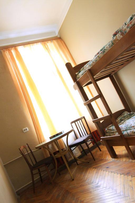 Hollywood Home Hostel Lviv Bilik gambar