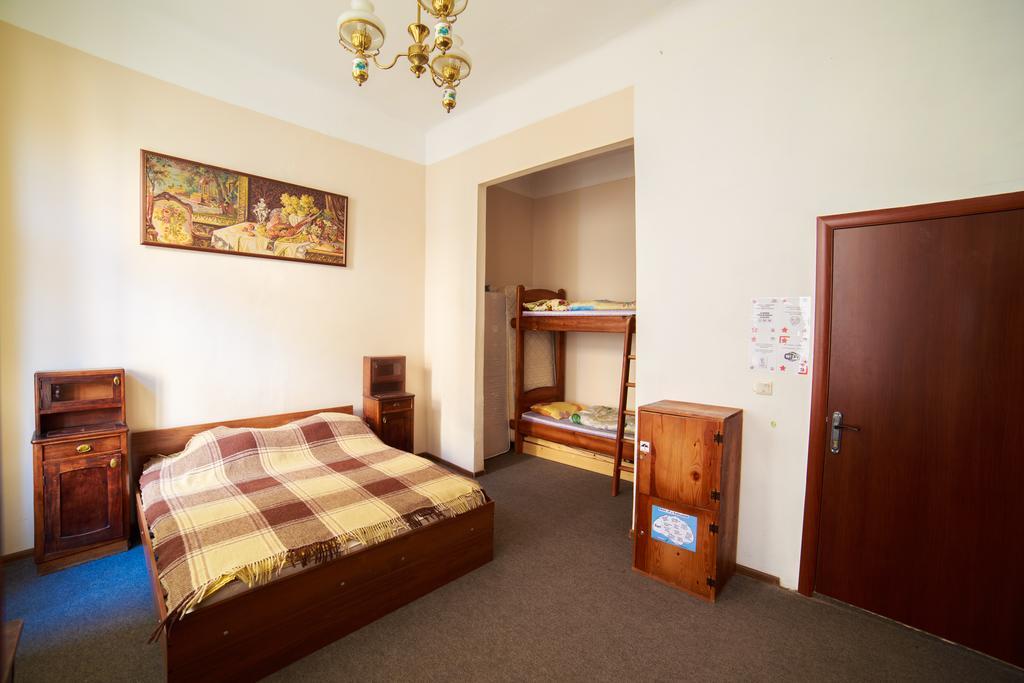 Hollywood Home Hostel Lviv Bilik gambar