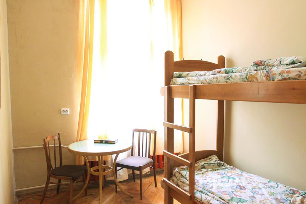 Hollywood Home Hostel Lviv Bilik gambar