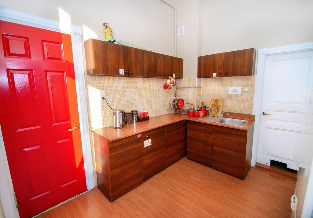 Hollywood Home Hostel Lviv Luaran gambar