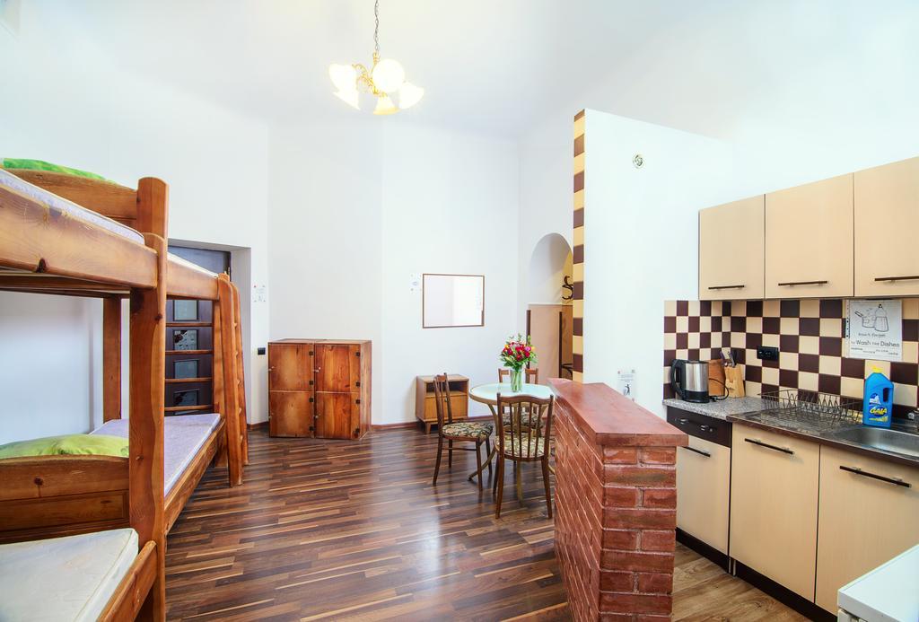 Hollywood Home Hostel Lviv Bilik gambar