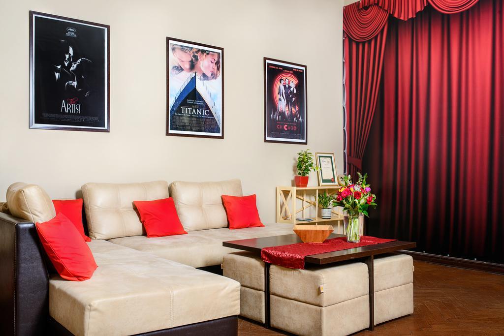 Hollywood Home Hostel Lviv Luaran gambar