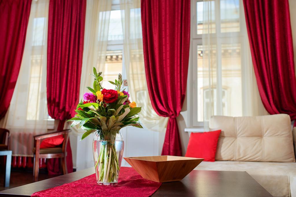Hollywood Home Hostel Lviv Bilik gambar
