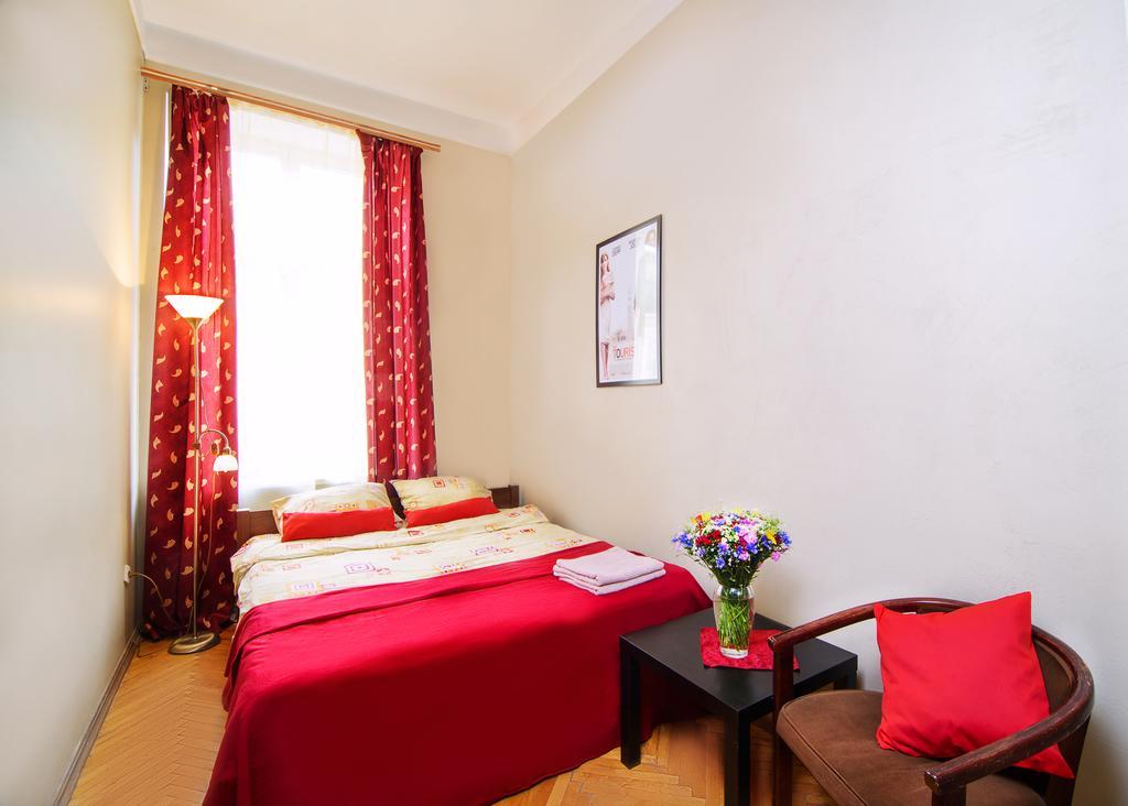 Hollywood Home Hostel Lviv Bilik gambar